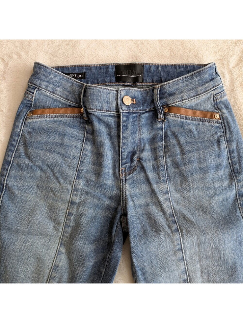 White House Black Market Mid-Rise Skinny Ankle Jeans Light Wash Size 2 Short